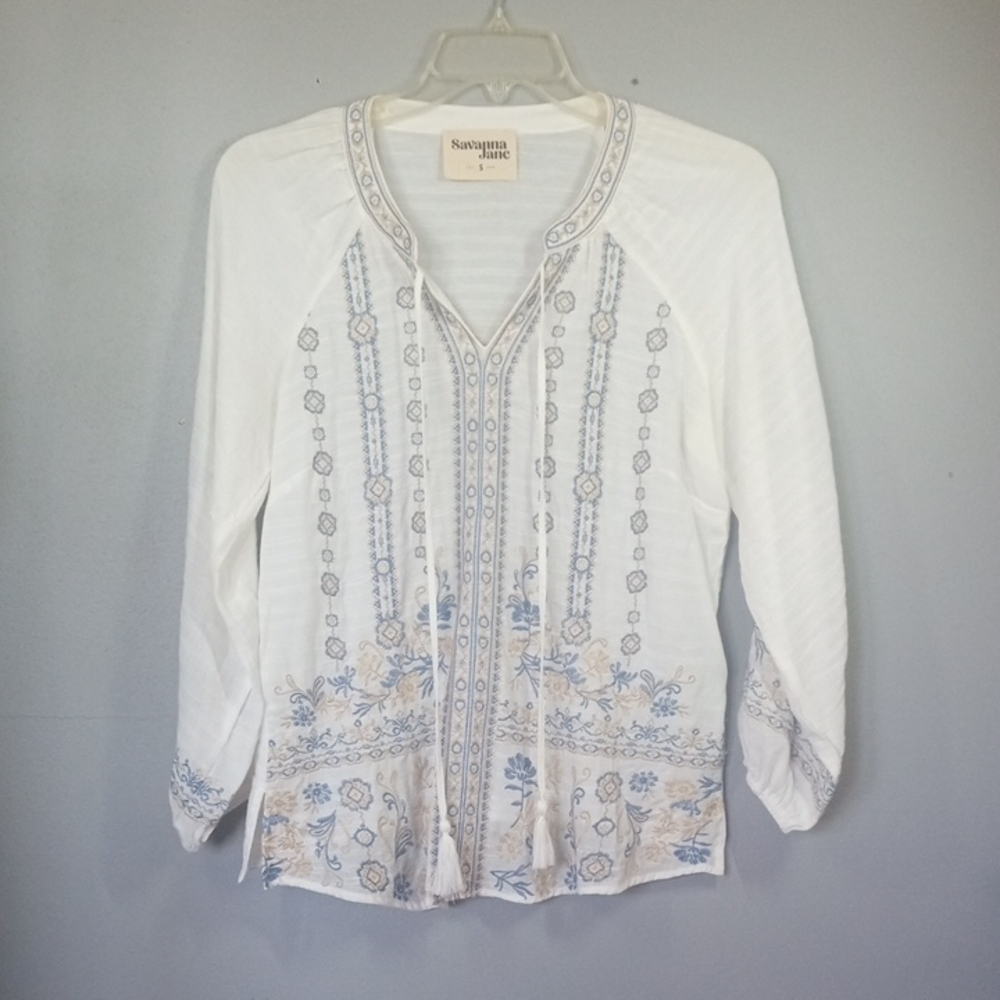 Savanna Jane White and Blue Embroidered Women's Top Size Small
